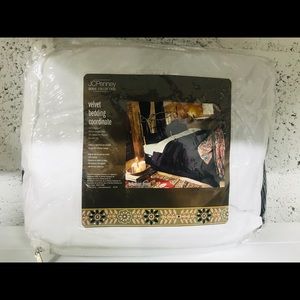 JC Penny Bohemian Dream Full Bedskirt, Blackberry